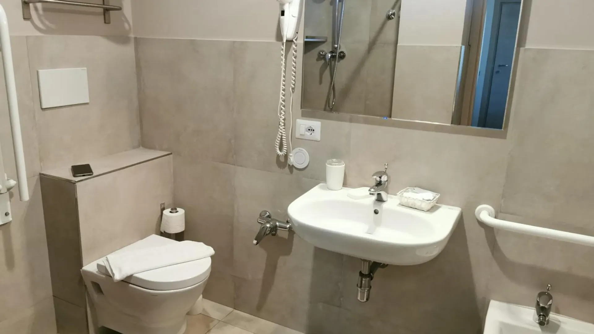Hotel Sandra 리미니