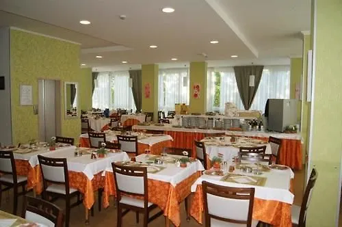 Hotel Sandra 리미니